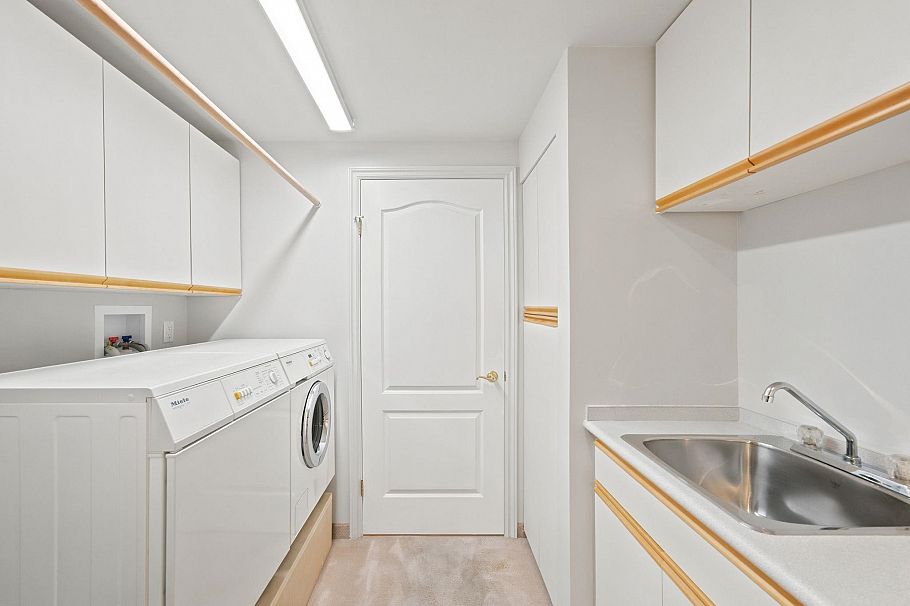 305 E 17th Street North Vancouver, BC - 30