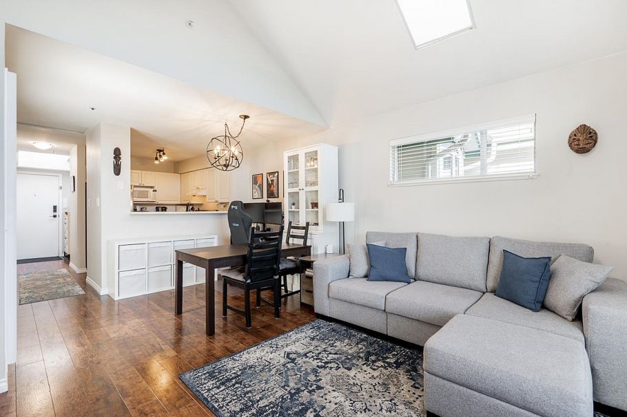 402 228 E 18th Avenue Vancouver, BC - 4