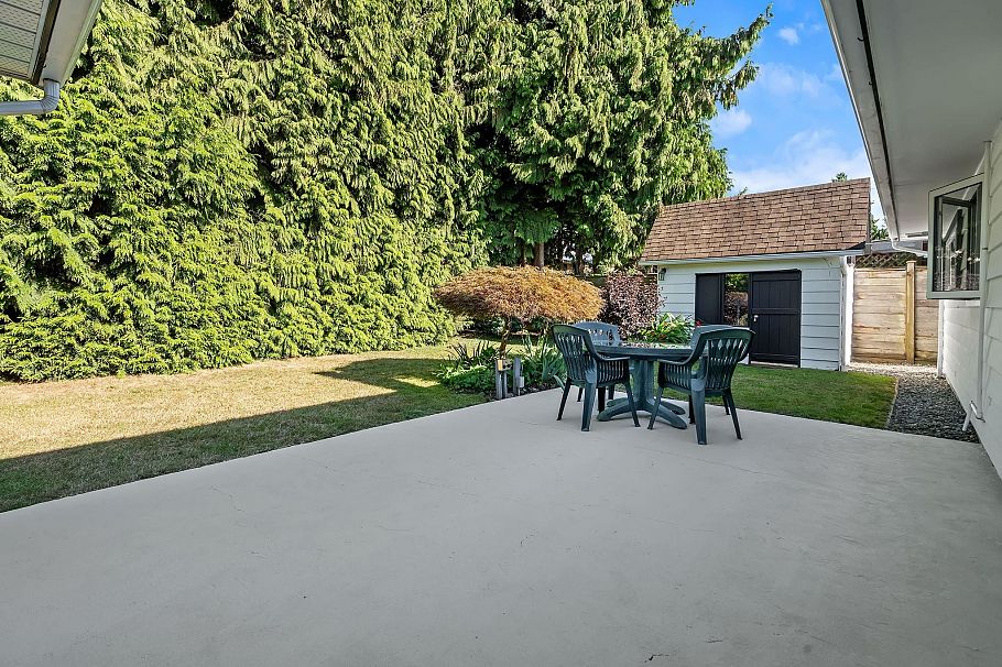 1216 Pinewood Crescent North Vancouver, BC - 28