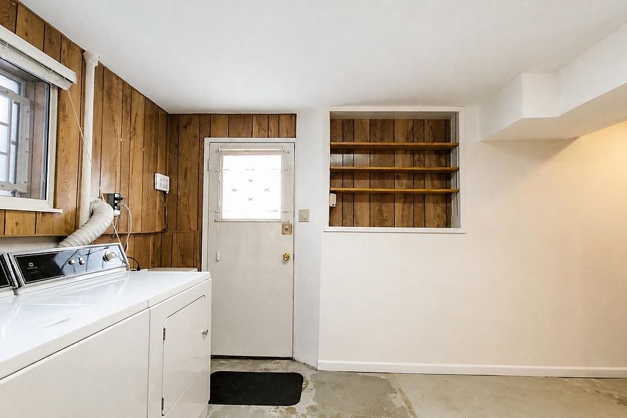 2748 E 6th Avenue Vancouver, BC - 33
