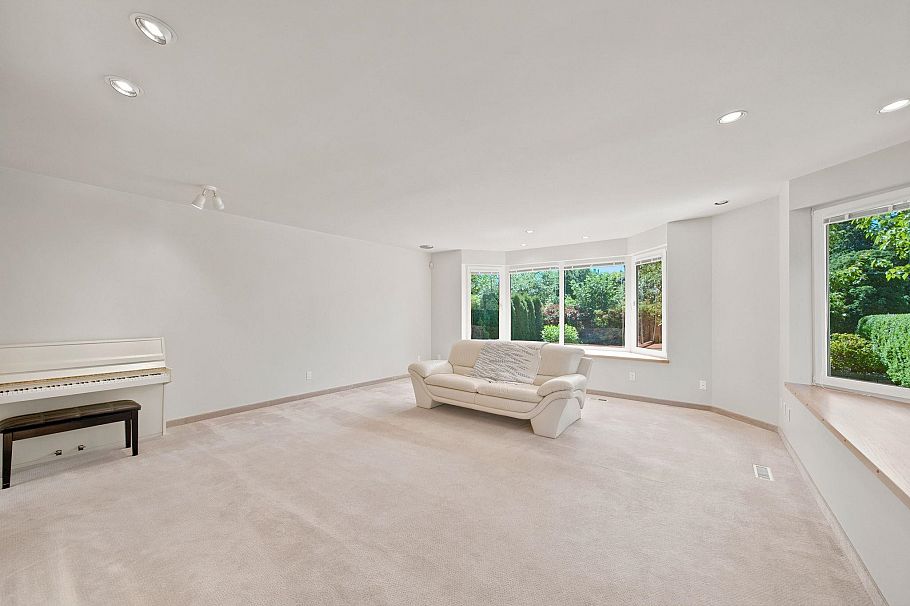 305 E 17th Street North Vancouver, BC - 10