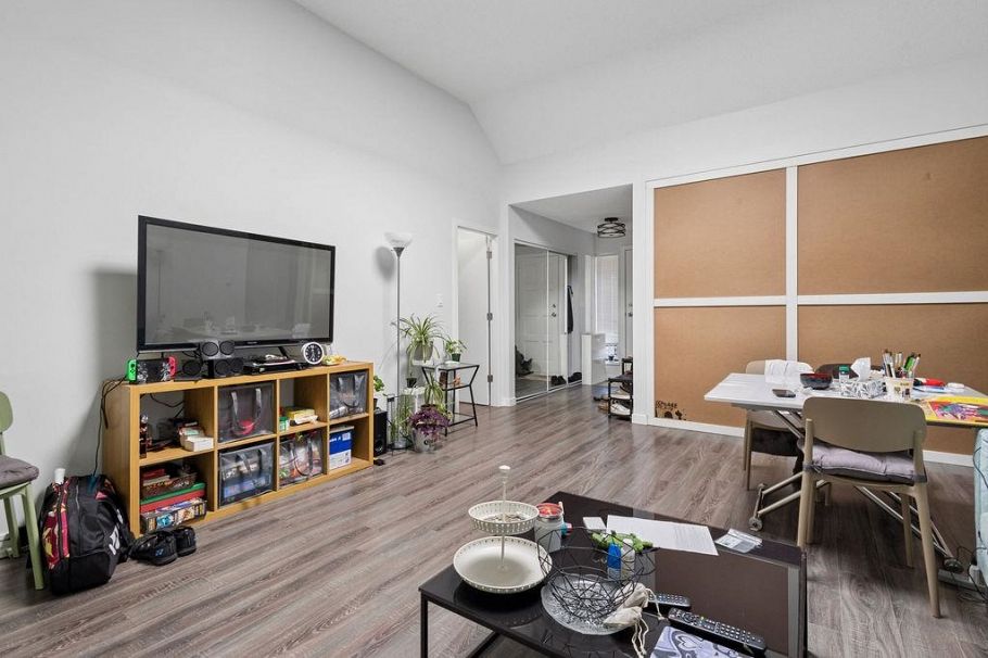 311 444 W 49th Avenue Vancouver, BC - 4