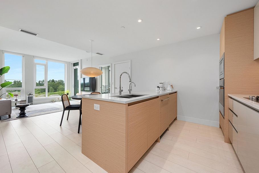 560 8575 Rivergrass Drive Vancouver, BC - 8