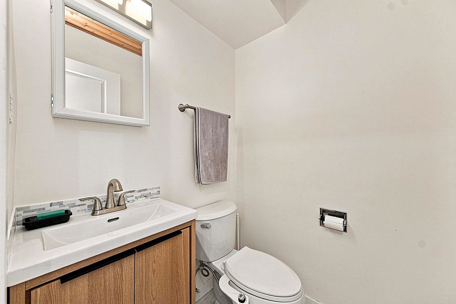 877 Old Lillooet Road North Vancouver, BC - 20