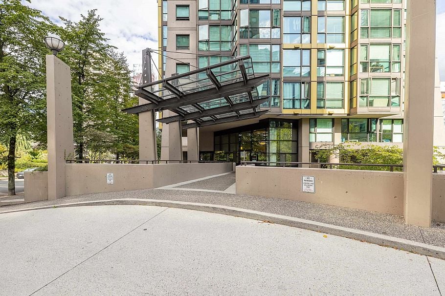 411 1367 Alberni Street Vancouver, BC - 29