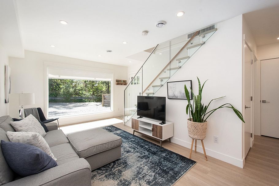 361 W 19th Street North Vancouver, BC - 24