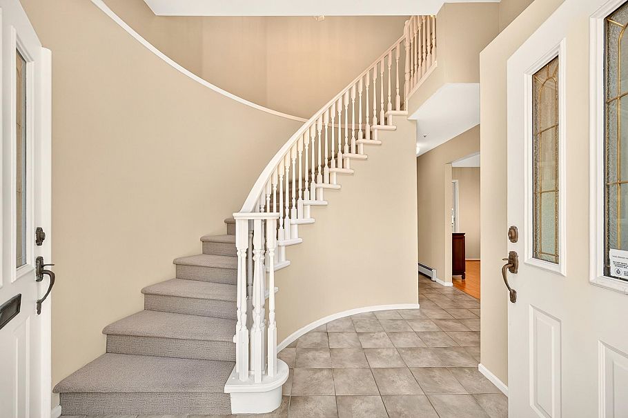 6673 Gladstone Street Vancouver, BC - 3
