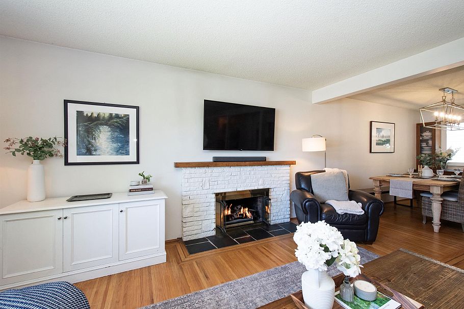 361 W 19th Street North Vancouver, BC - 6