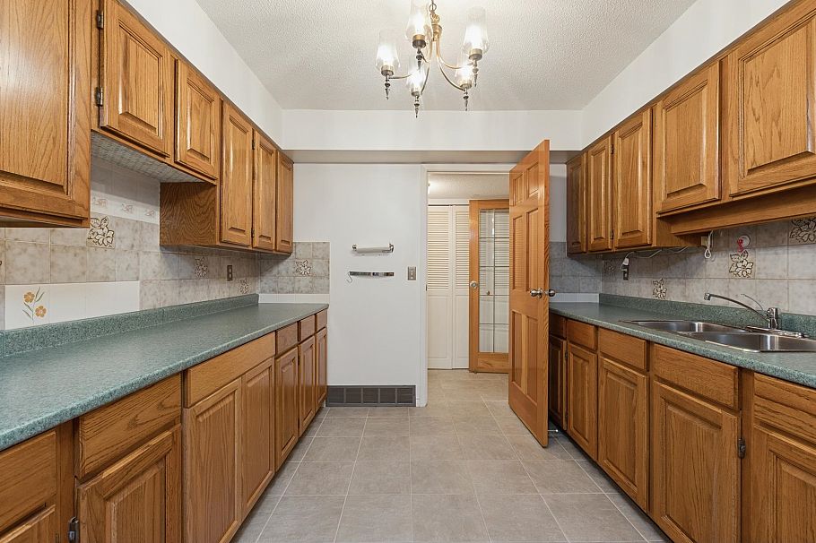 5609 White Pine Lane North Vancouver, BC - 28