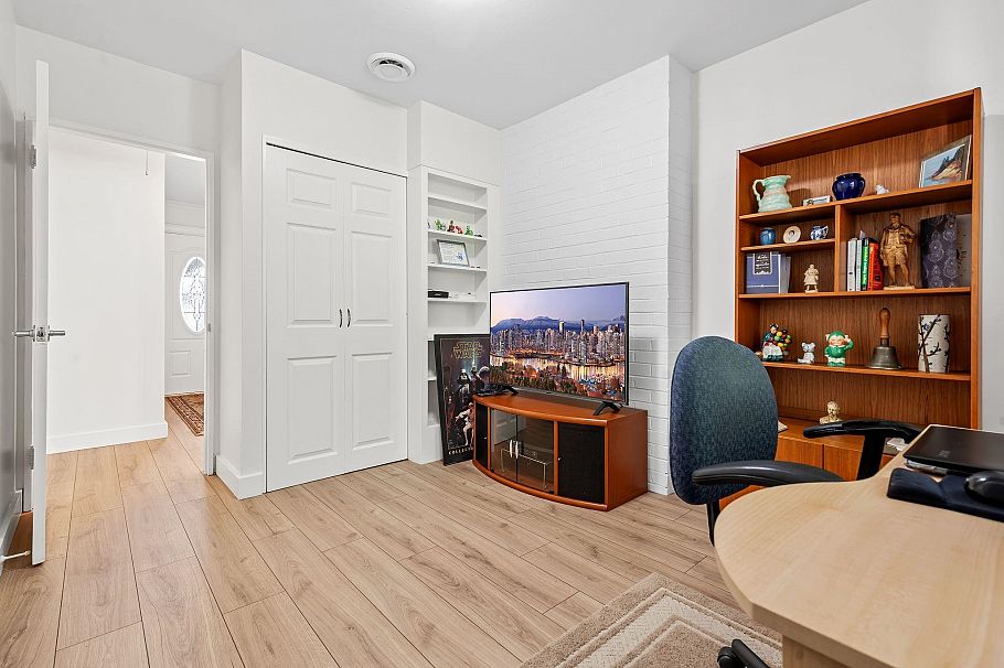 1216 Pinewood Crescent North Vancouver, BC - 26