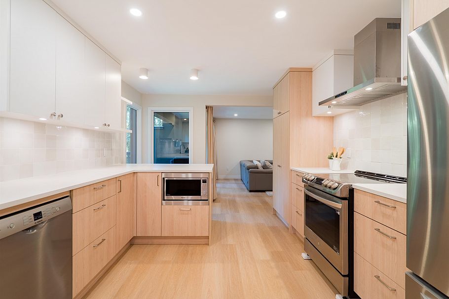 1139 Heritage Boulevard North Vancouver, BC - 14