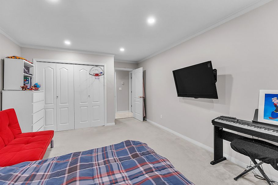 207 1500 Ostler Court North Vancouver, BC - 15