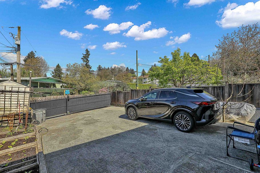 1457 E 18th Avenue Vancouver, BC - 31