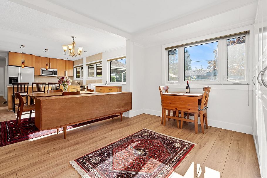 1216 Pinewood Crescent North Vancouver, BC - 10