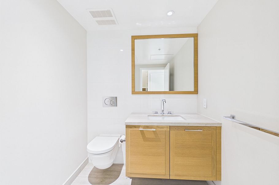 1573 W 57 Avenue Vancouver, BC - 16