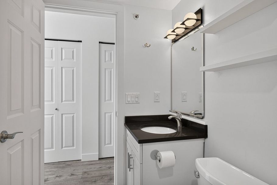 401 688 E 16th Avenue Vancouver, BC - 34