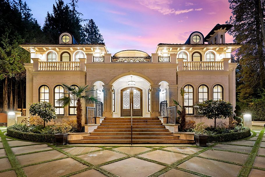 4768 W 4th Avenue Vancouver, BC - 1
