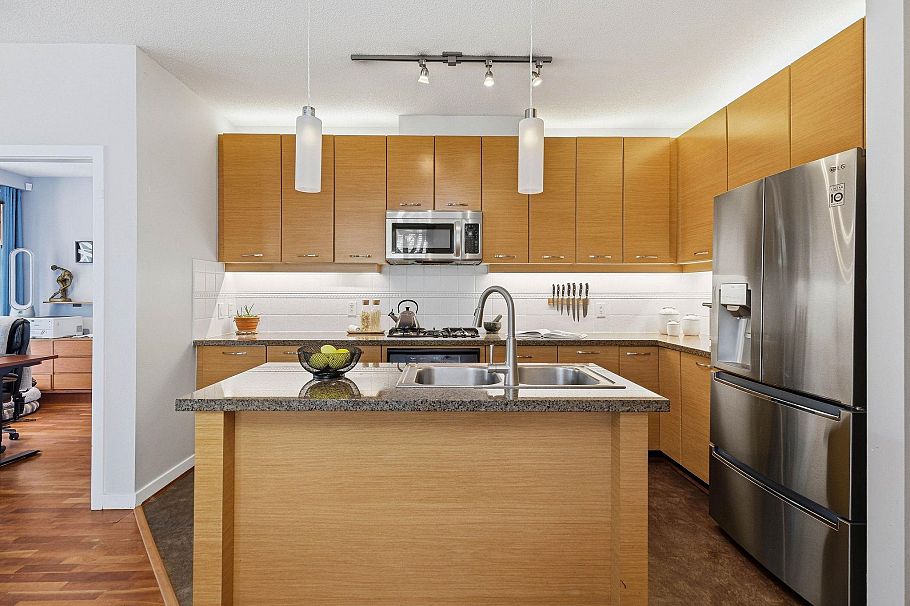 223 530 Raven Woods Drive North Vancouver, BC - 11