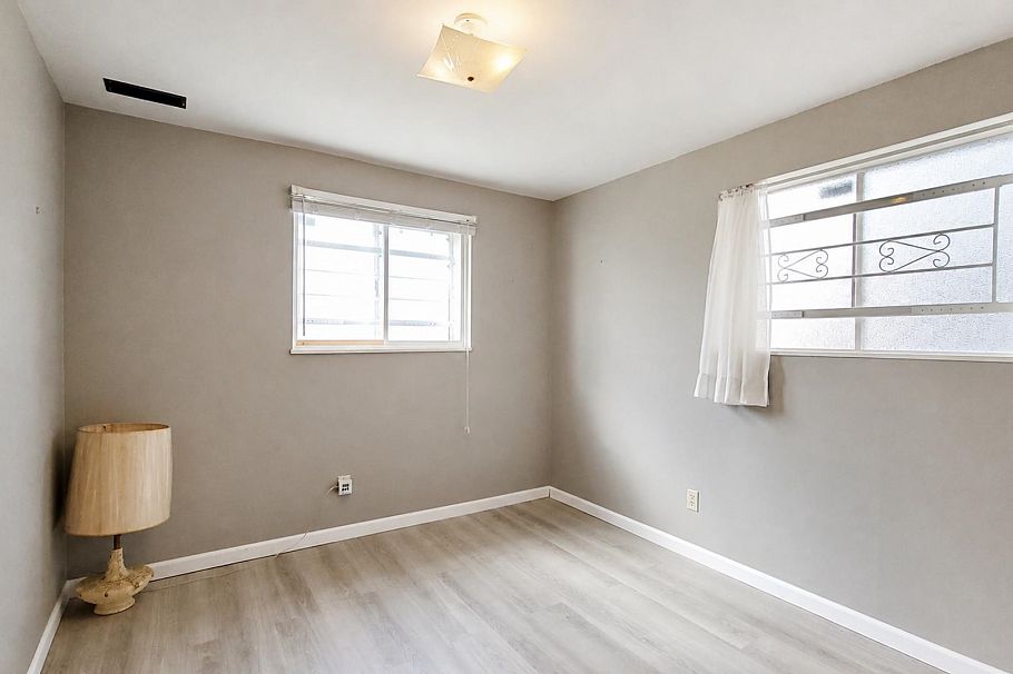 2748 E 6th Avenue Vancouver, BC - 25