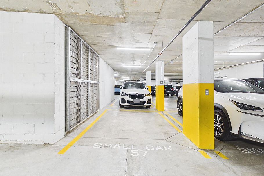 1573 W 57 Avenue Vancouver, BC - 32