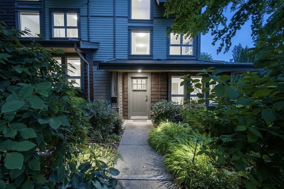 2982 Chesterfield Avenue North Vancouver, BC - 2