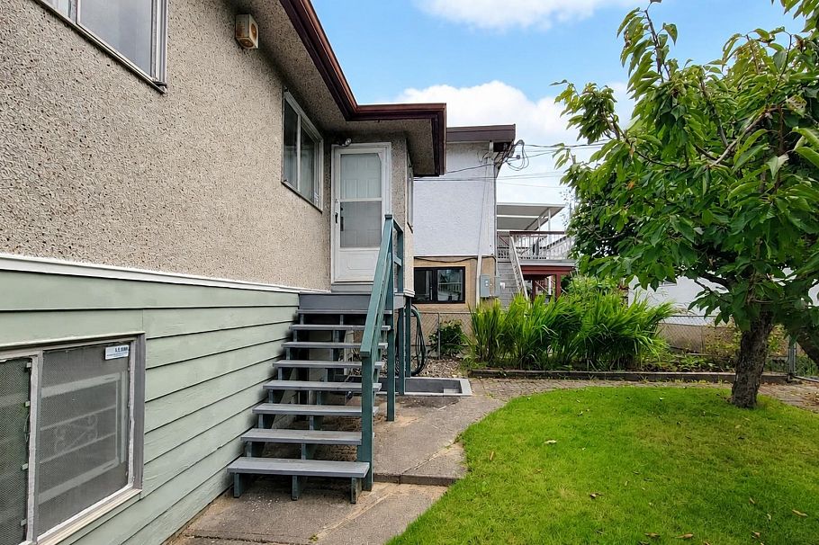 2748 E 6th Avenue Vancouver, BC - 40