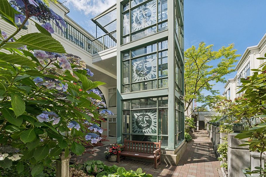 410 3727 W 10th Avenue Vancouver, BC - 3
