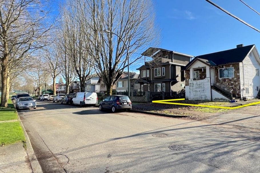 3006 E 25th Avenue Vancouver, BC - 3