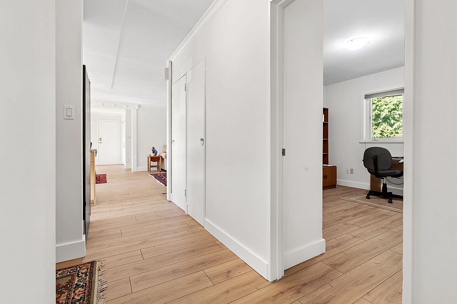 1216 Pinewood Crescent North Vancouver, BC - 16