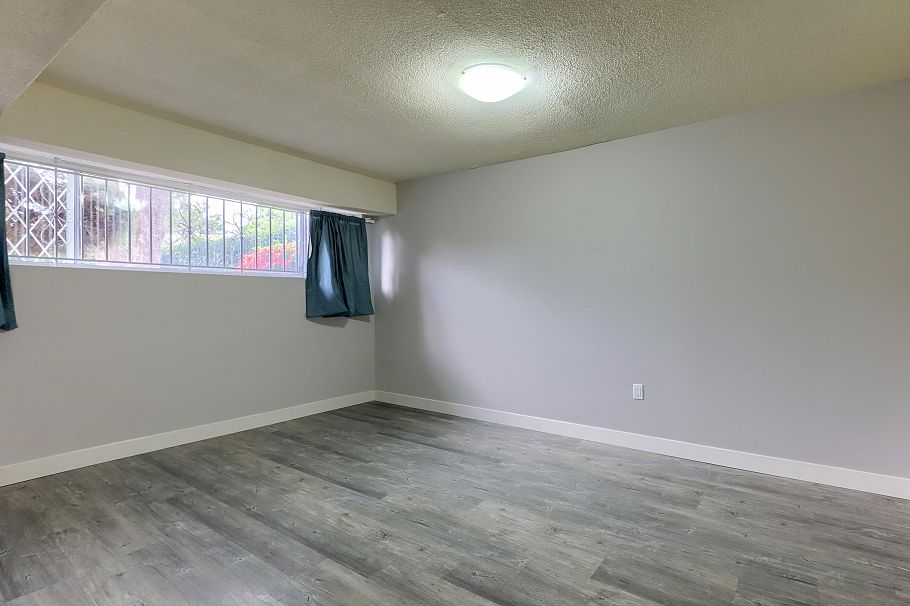 3492 E 49th Avenue Vancouver, BC - 28