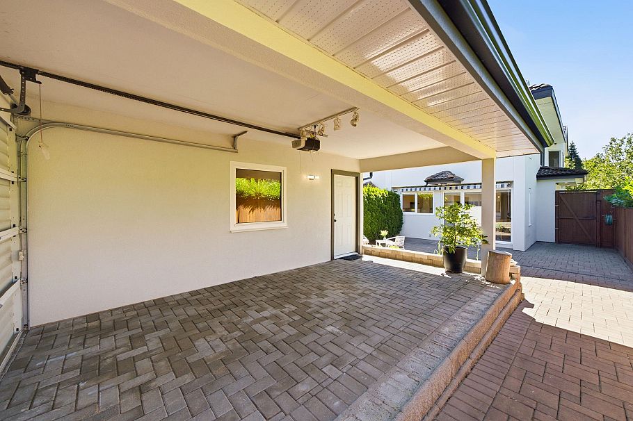 305 E 17th Street North Vancouver, BC - 38