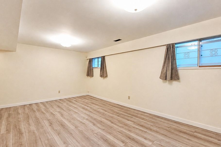 2748 E 6th Avenue Vancouver, BC - 34