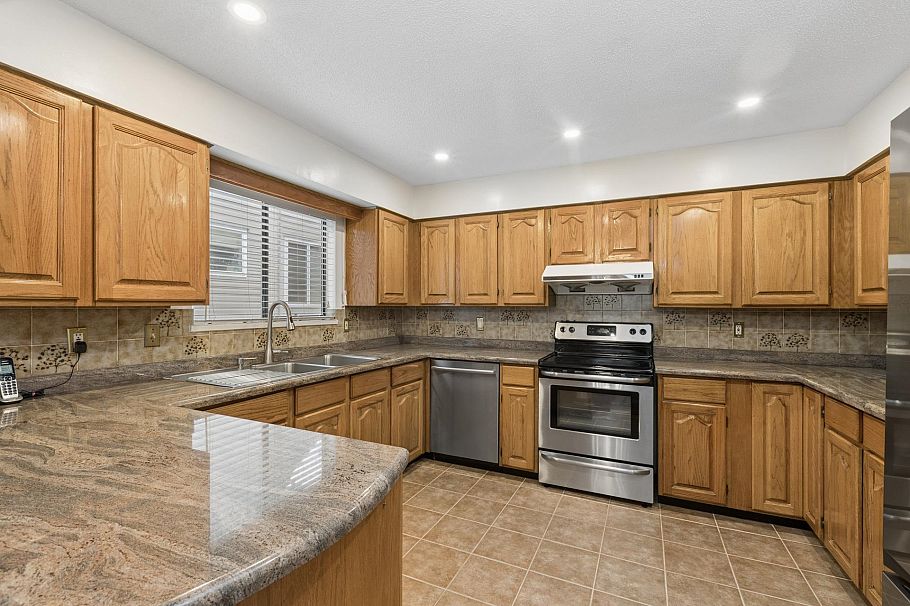 5609 White Pine Lane North Vancouver, BC - 15