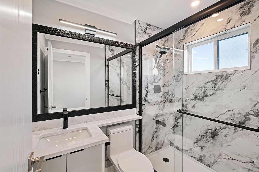 812 Montroyal Boulevard North Vancouver, BC - 18