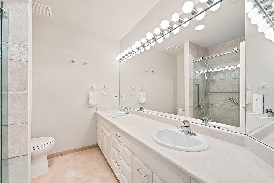305 E 17th Street North Vancouver, BC - 24
