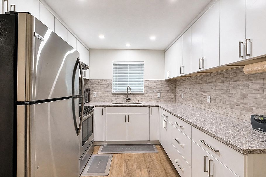 2184 E 35th Avenue Vancouver, BC - 22