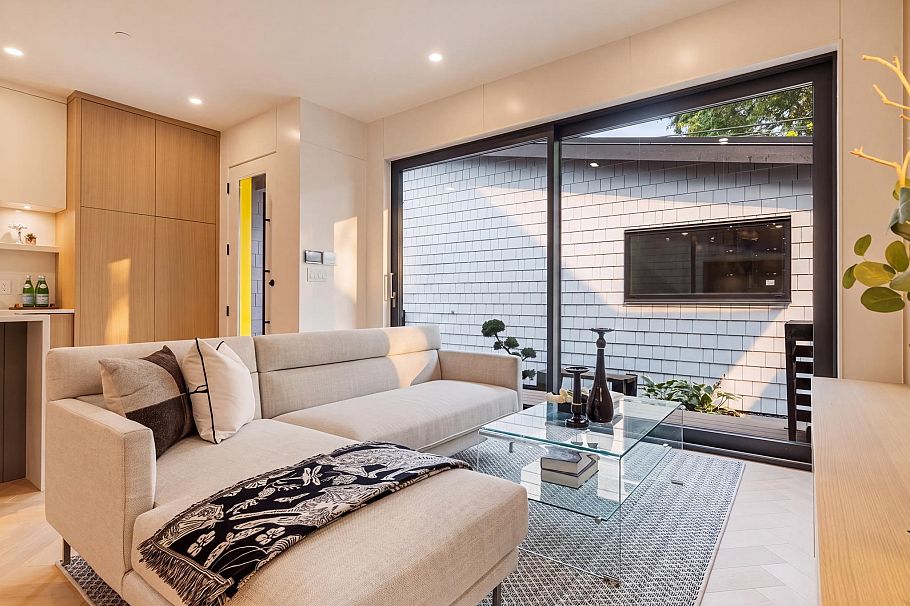 2 4956 Chester Street Vancouver, BC - 3