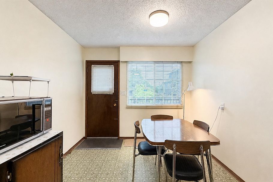 2184 E 35th Avenue Vancouver, BC - 9