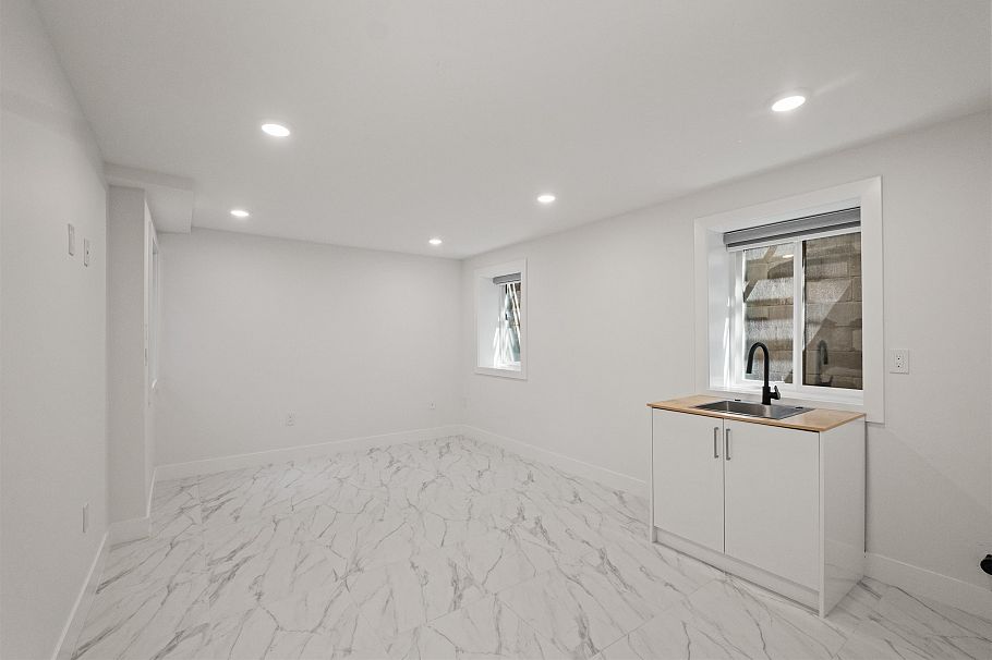 812 Montroyal Boulevard North Vancouver, BC - 20