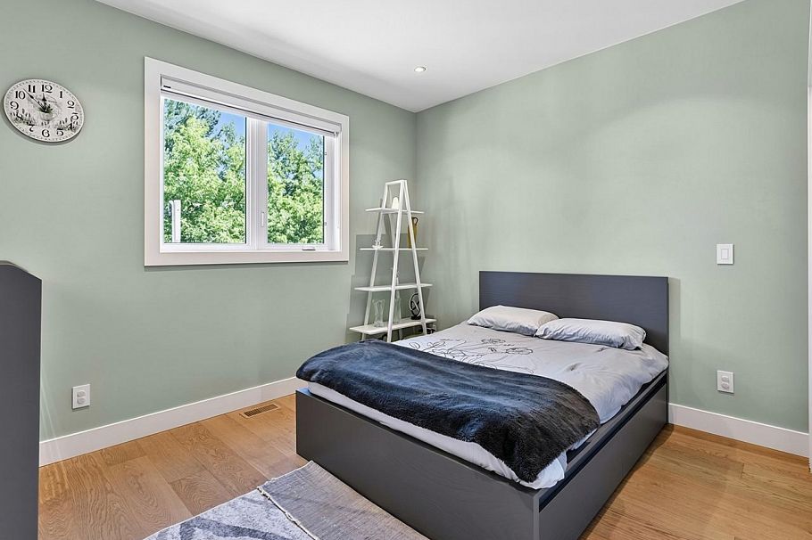 1324 W 15th Street North Vancouver, BC - 23