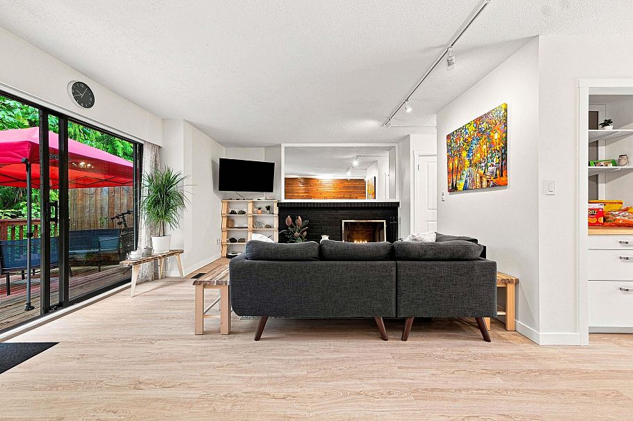 877 Old Lillooet Road North Vancouver, BC - 7