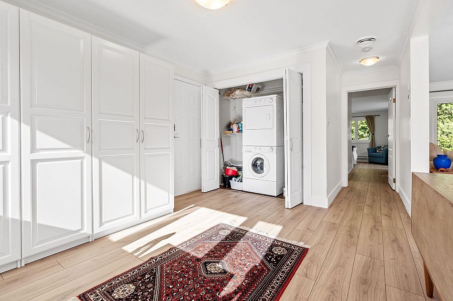 1216 Pinewood Crescent North Vancouver, BC - 12