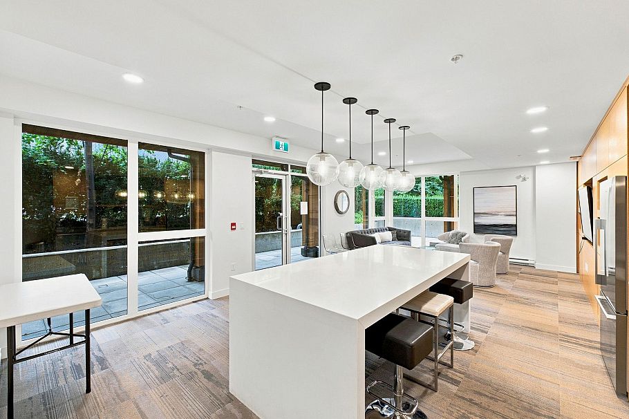 401 1327 Draycott Road North Vancouver, BC - 22