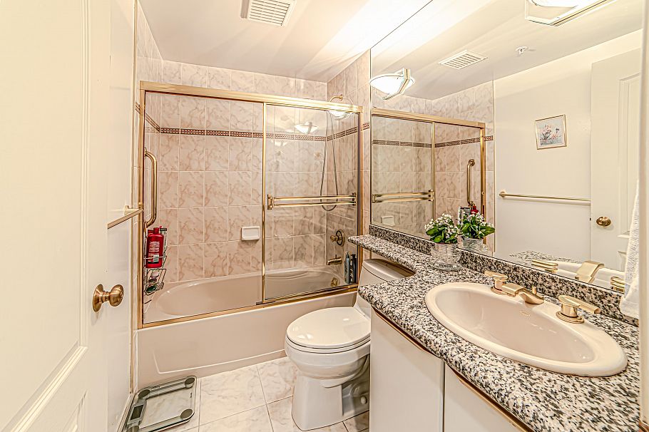 212 688 Fairchild Road Vancouver, BC - 20