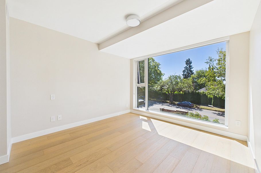 1573 W 57 Avenue Vancouver, BC - 20