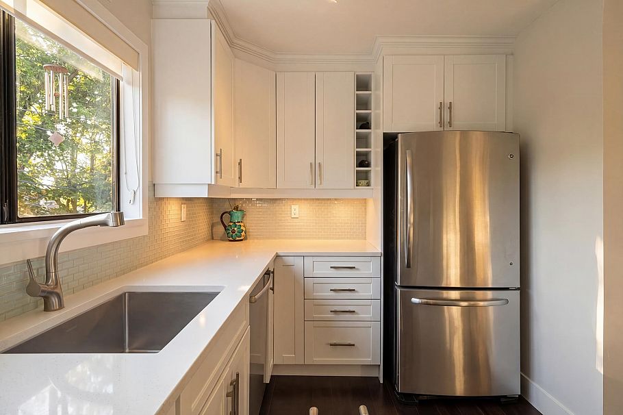2427 W 6th Avenue Vancouver, BC - 6