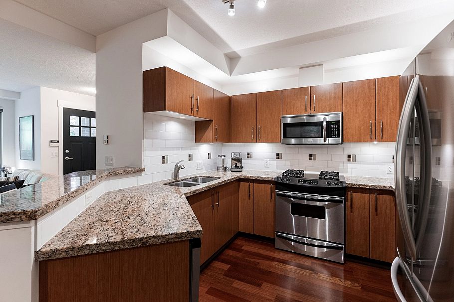 6230 Logan Lane Vancouver, BC - 10