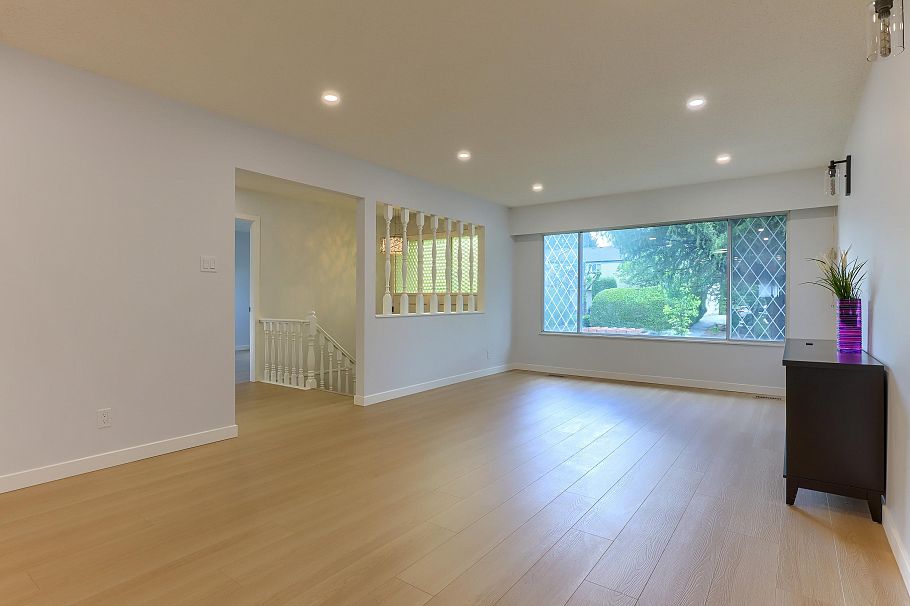 3492 E 49th Avenue Vancouver, BC - 2