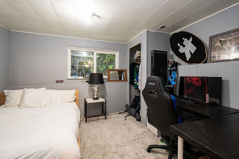 361 W 19th Street North Vancouver, BC - 17