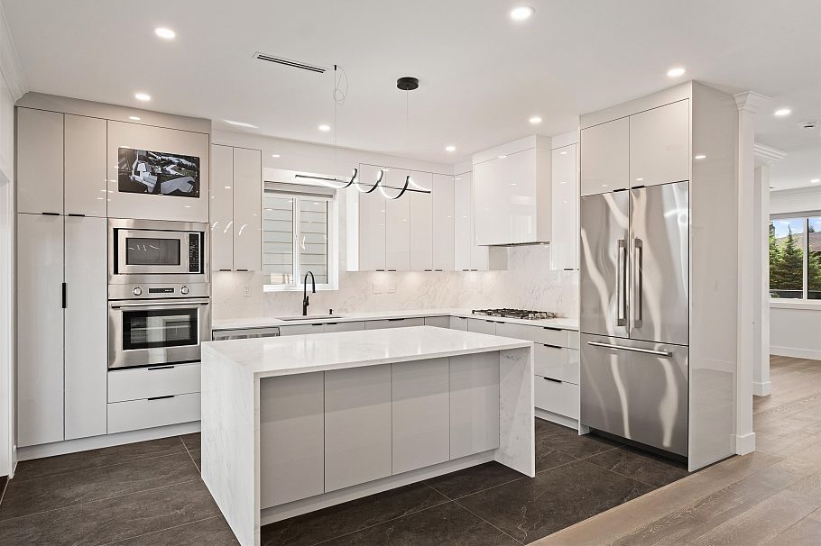 812 Montroyal Boulevard North Vancouver, BC - 6